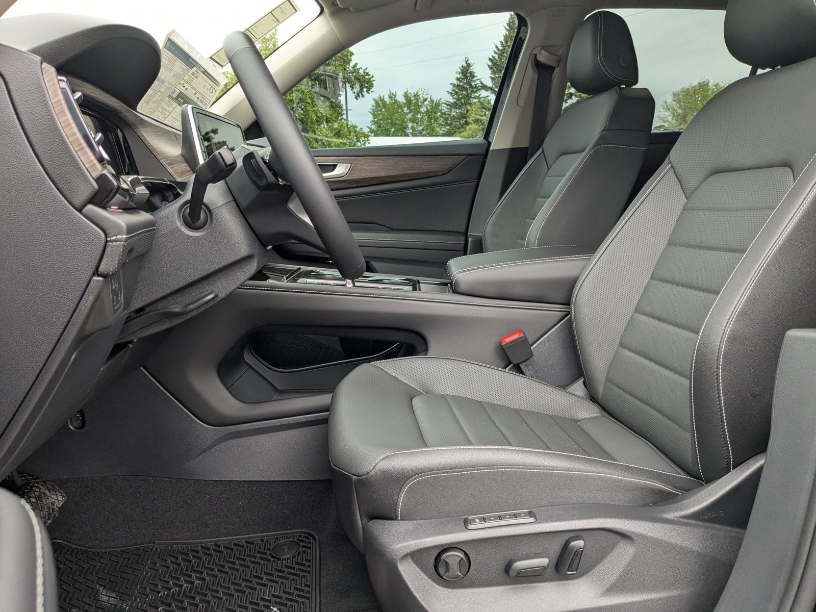 2025 Volkswagen Atlas SEL photo 4
