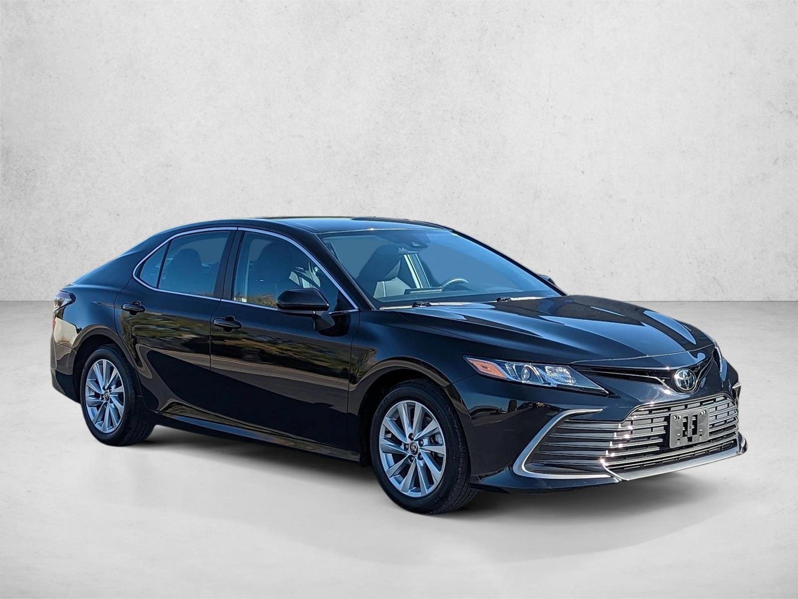 2023 Toyota Camry LE photo 3