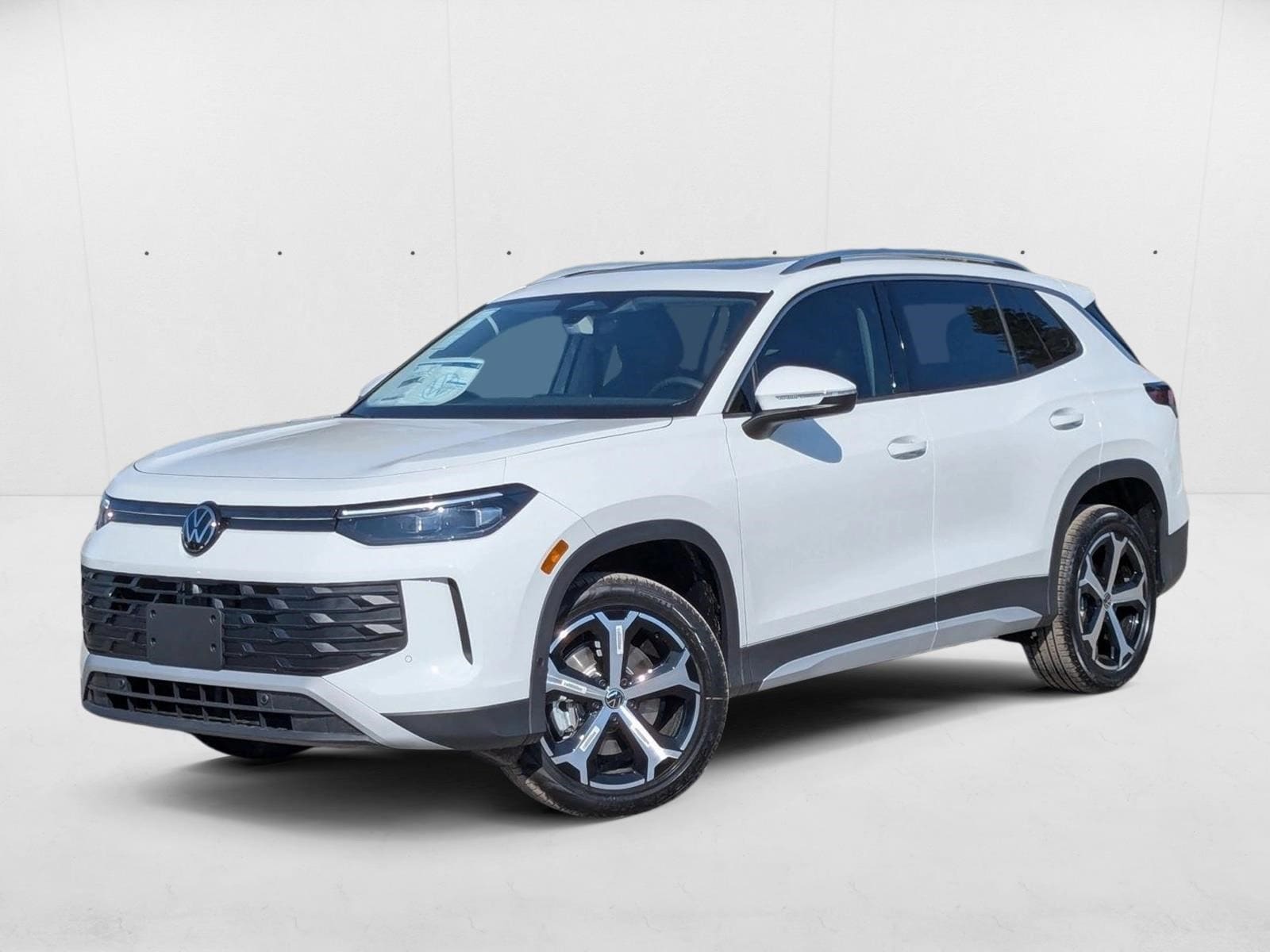 2025 Volkswagen Tiguan SE's photo