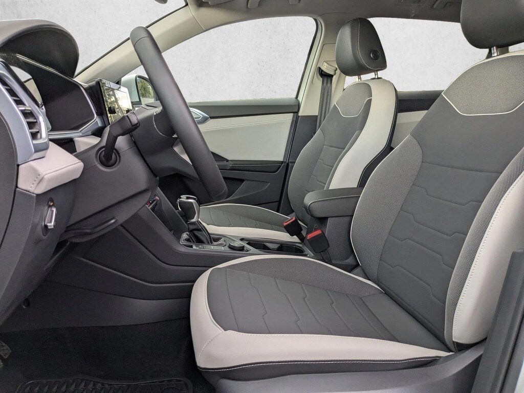 New 2025 Volkswagen Taos 1.5T SE SUV