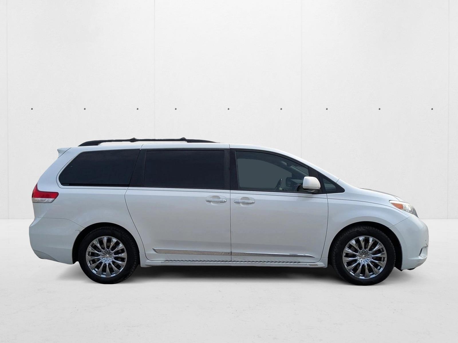 2011 Toyota Sienna Limited photo 4