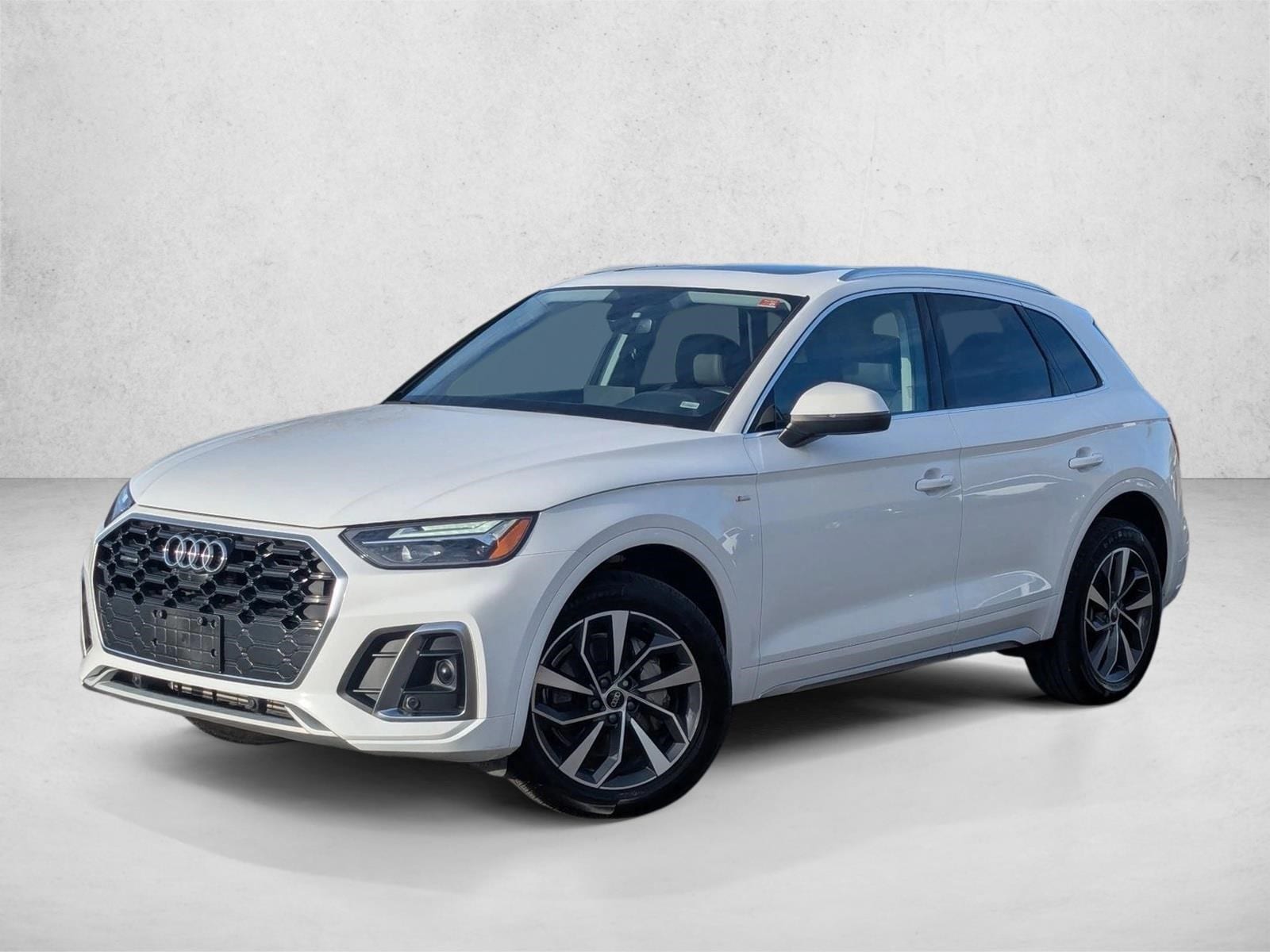 2024 Audi Q5 Premium Plus's photo