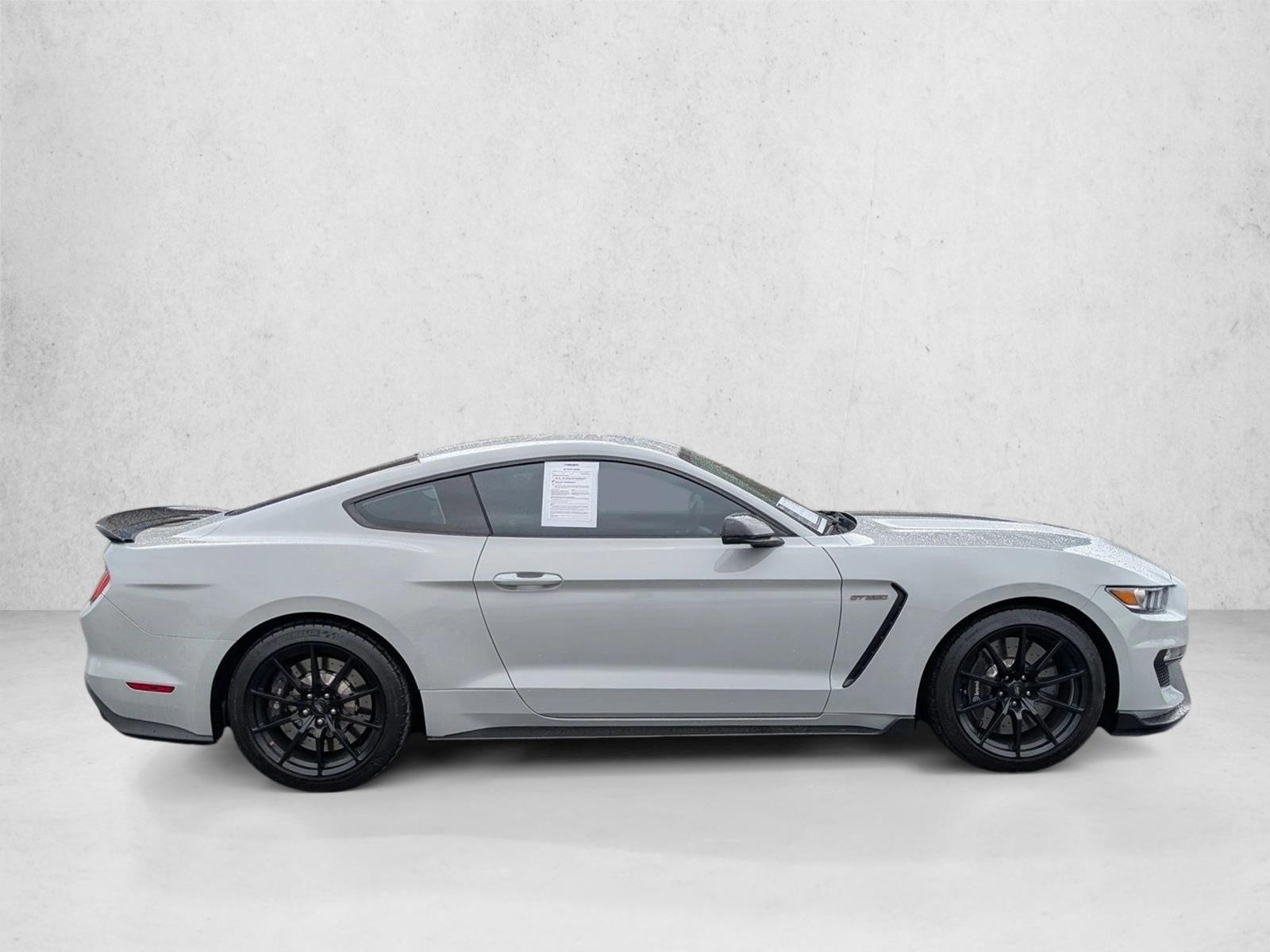 2017 Ford Mustang Shelby photo 3