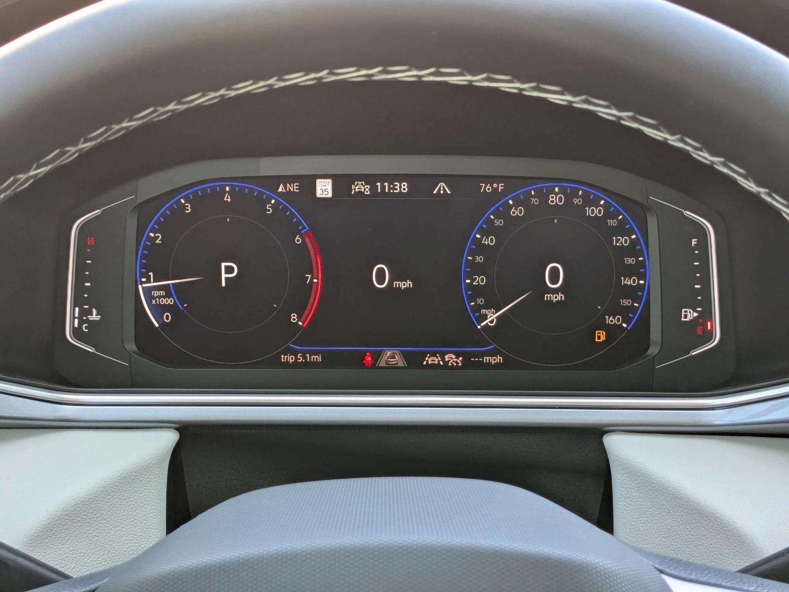 2025 Volkswagen Taos SEL - Photo 11