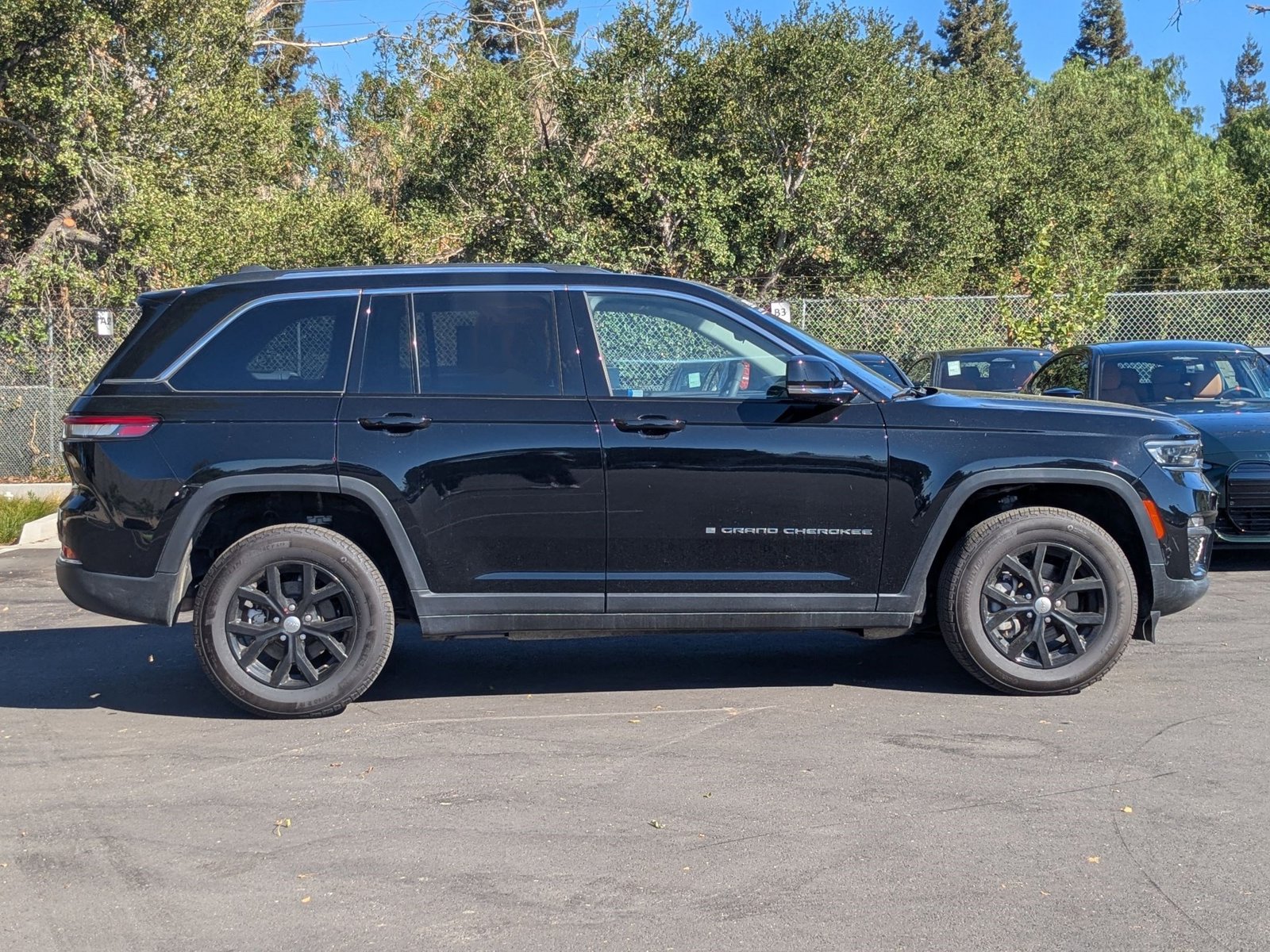 2023 Jeep Grand Cherokee Limited photo 4
