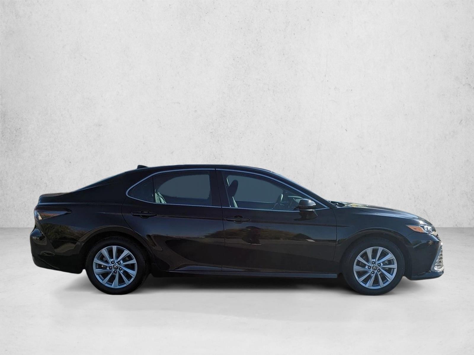 2023 Toyota Camry LE photo 4