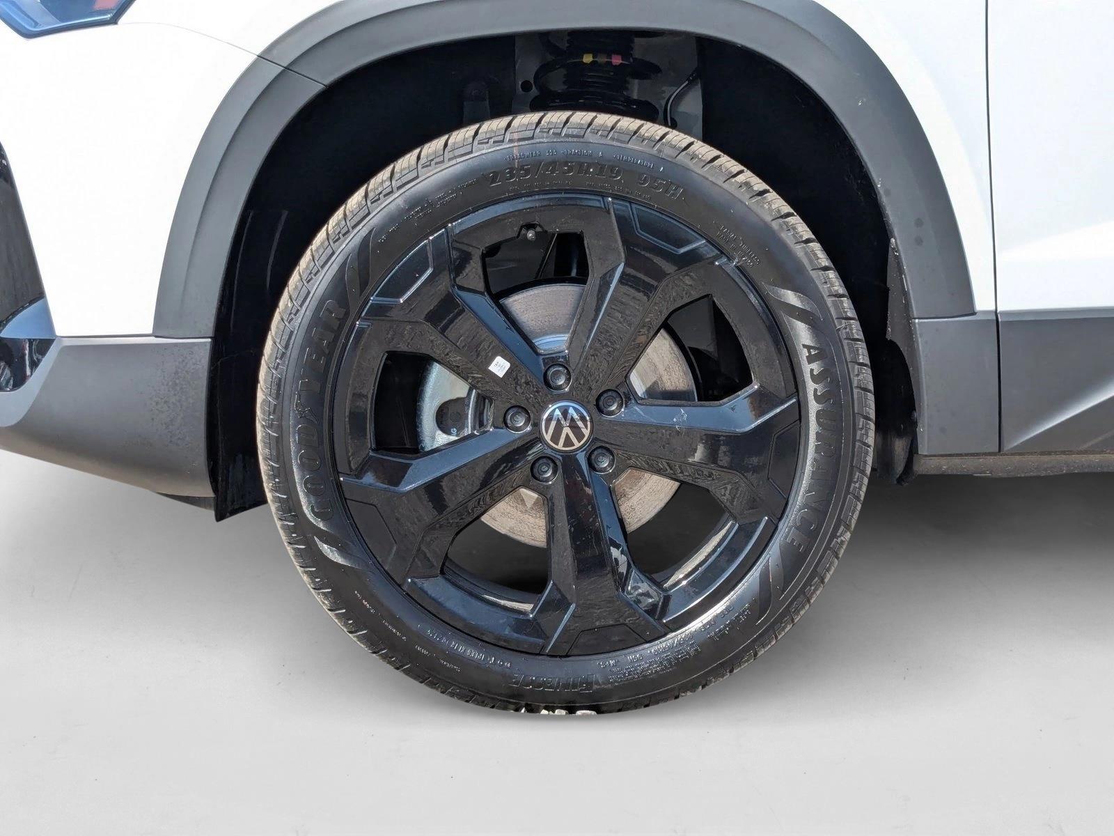 2025 Volkswagen Taos SEL - Photo 10