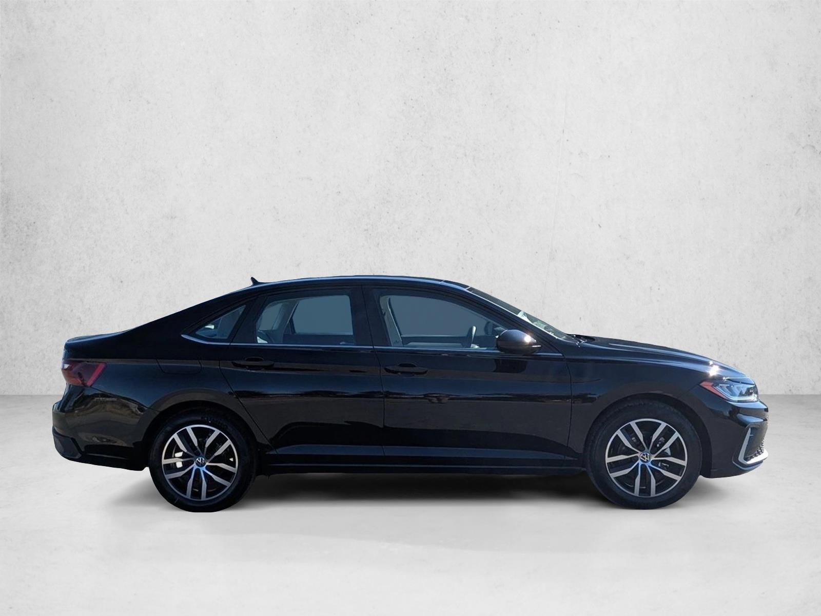 2025 Volkswagen Jetta SE - Photo 7