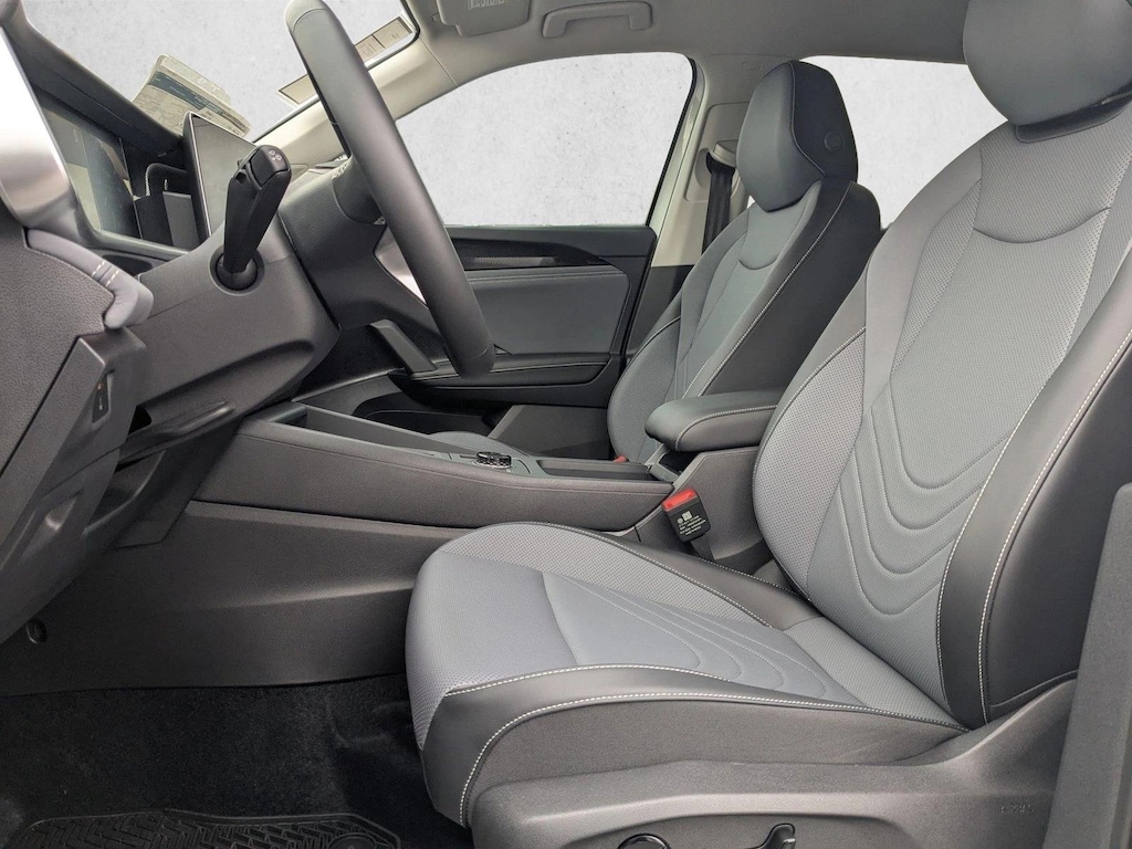 New 2025 Volkswagen Tiguan 2.0T SE SUV