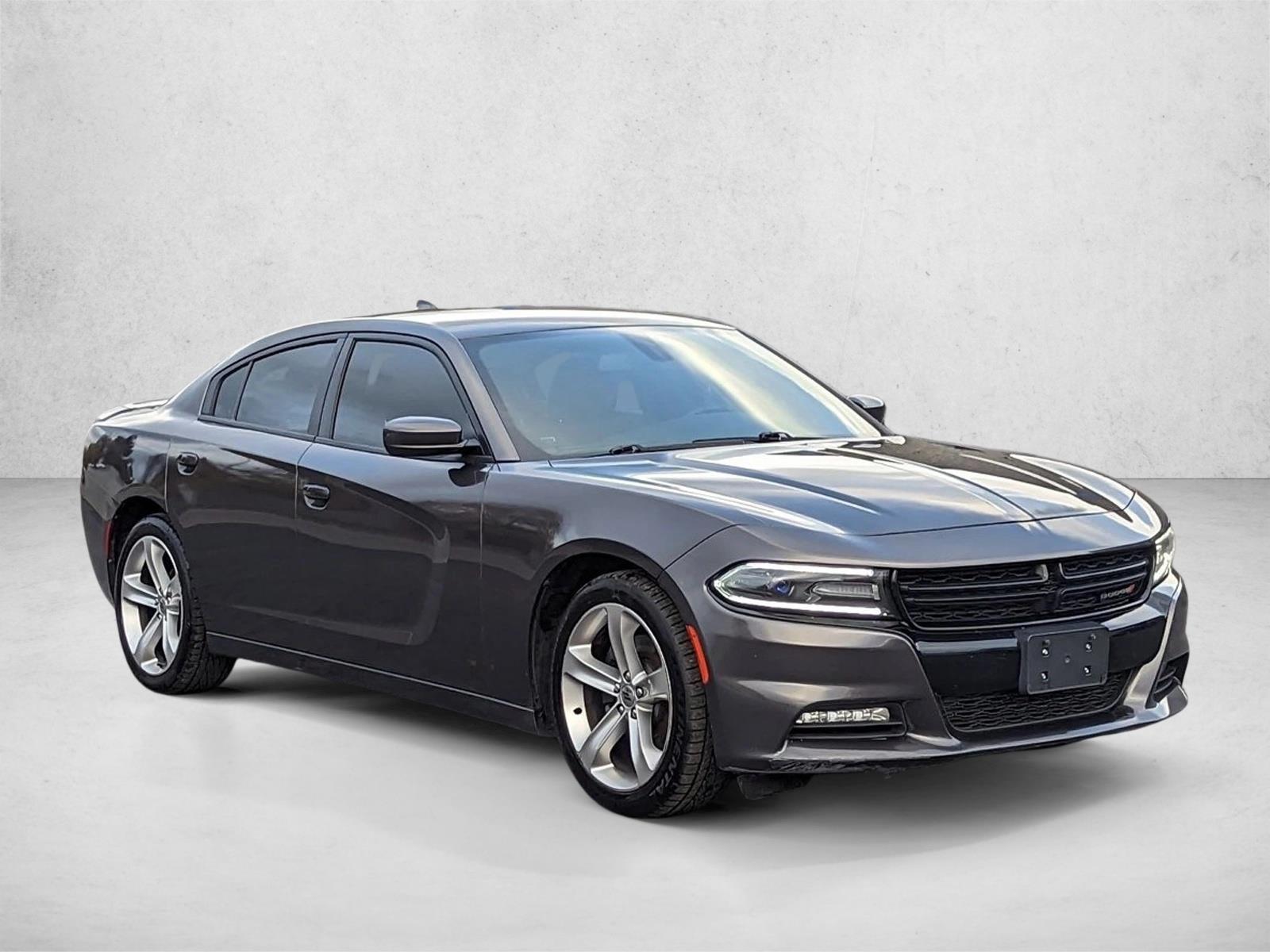 2017 Dodge Charger R/T photo 3