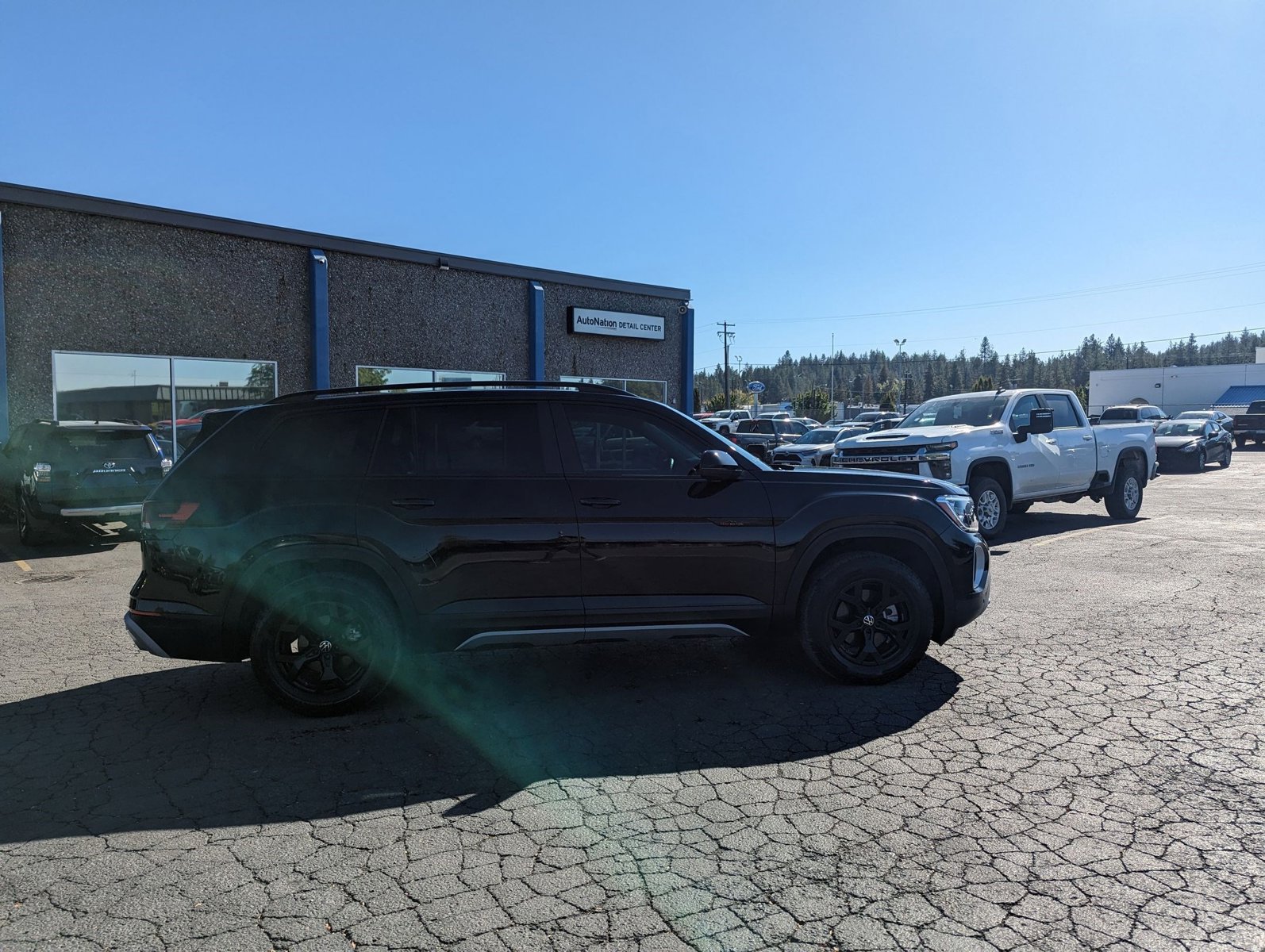 2024 Volkswagen Atlas Peak Edition SE Technology photo 2