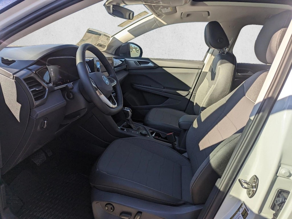 New 2025 Volkswagen Taos 1.5T SE Black SUV