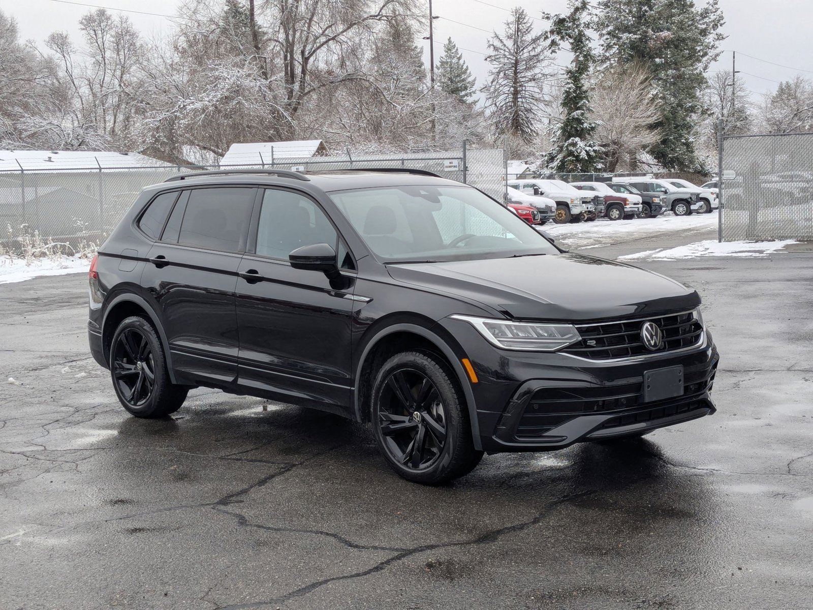2023 Volkswagen Tiguan SE R-Line Black photo 3