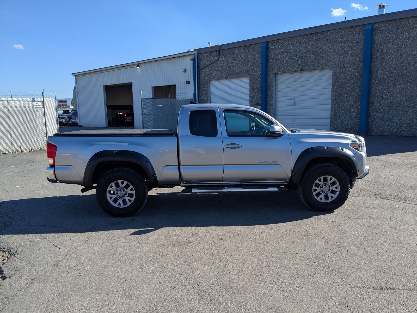 2017 Toyota Tacoma SR5 V6 photo 4