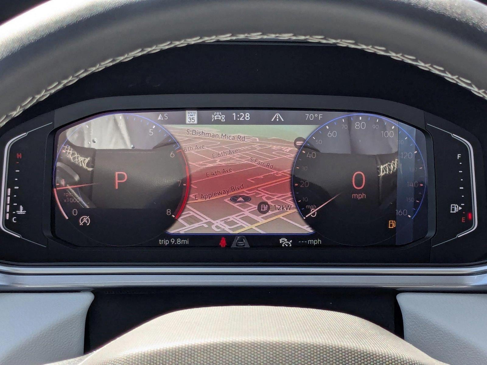 2025 Volkswagen Taos SEL - Photo 12