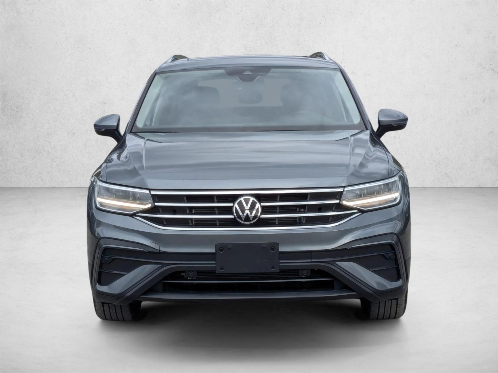 2023 Volkswagen Tiguan SE photo 2