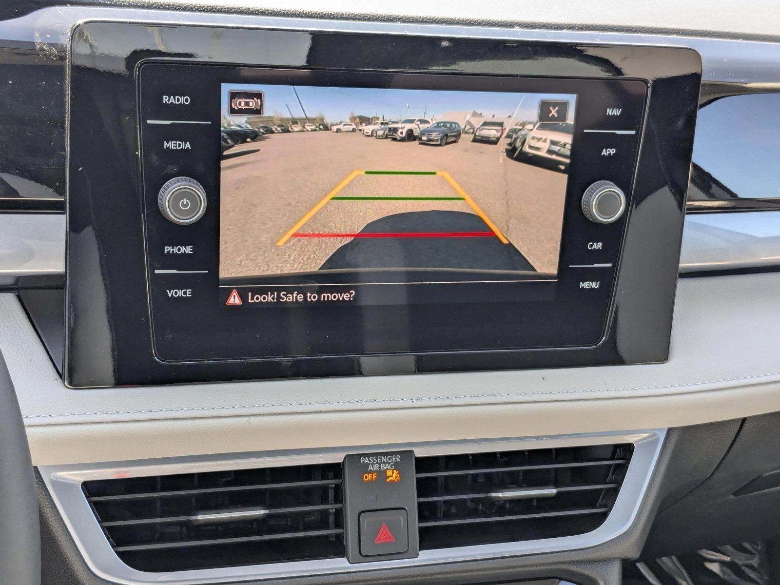 2025 Volkswagen Taos SEL - Photo 15