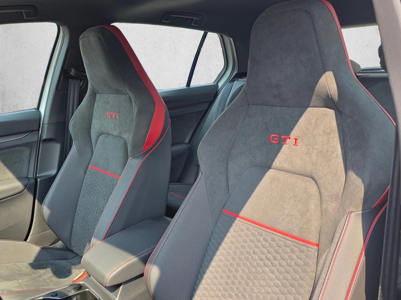 2025 Volkswagen Golf GTI SE - Photo 23