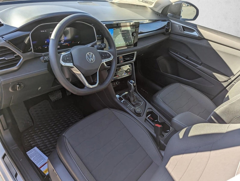 New 2025 Volkswagen Taos 1.5T SE Black SUV
