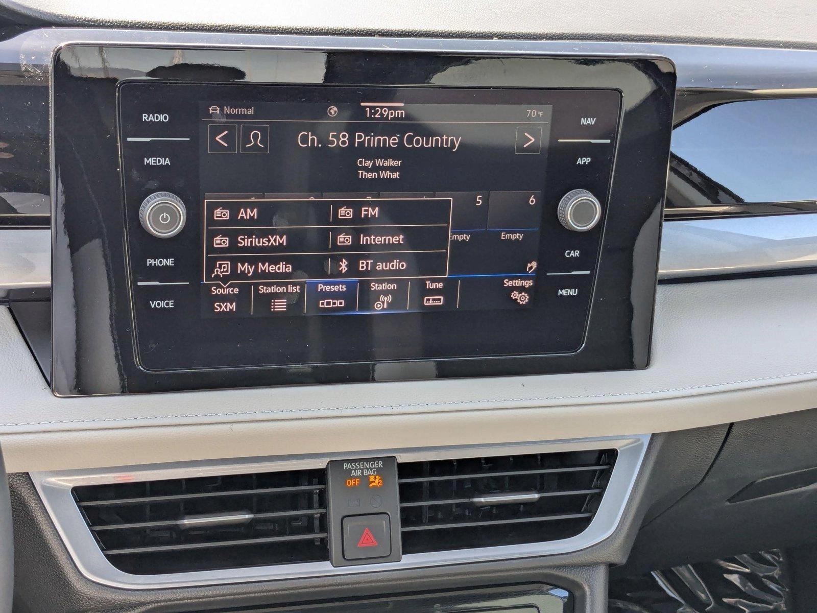 2025 Volkswagen Taos SEL - Photo 14