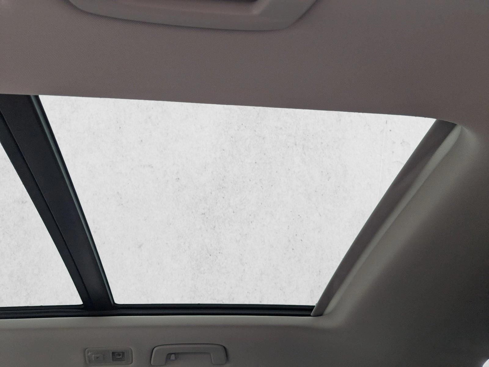 2025 Volkswagen Taos SE - Photo 18