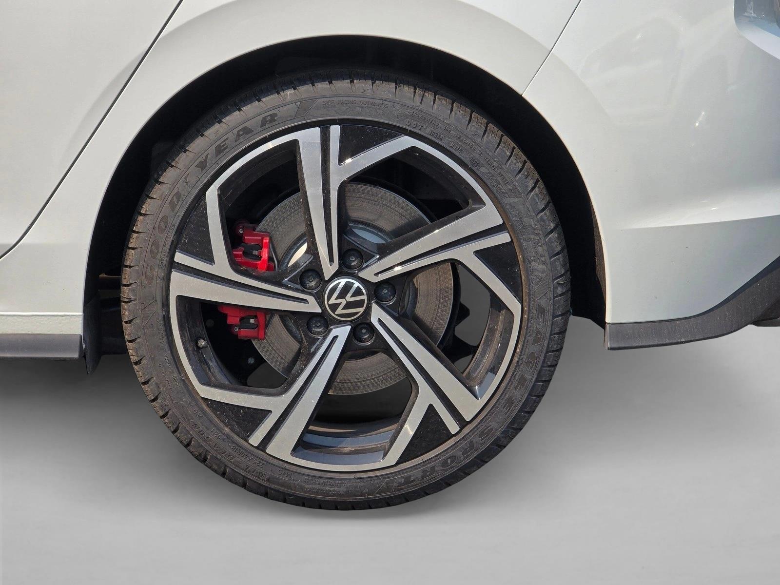 2025 Volkswagen Golf GTI SE - Photo 9