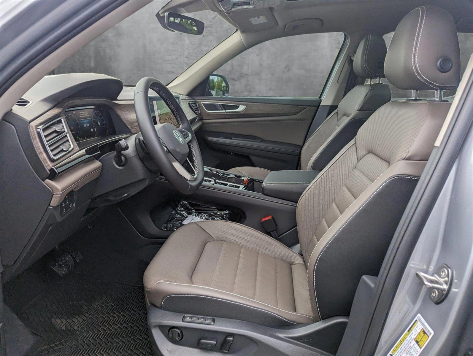 2025 Volkswagen Atlas SEL photo 3