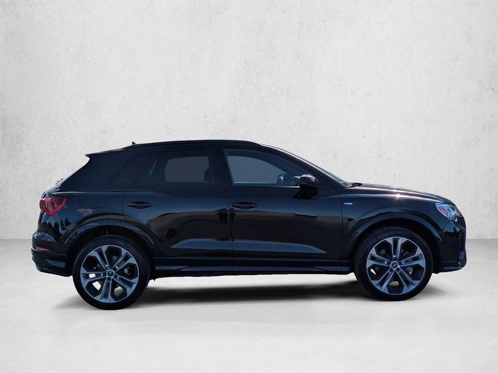 2022 Audi Q3 45 TFSI S line Premium photo 2