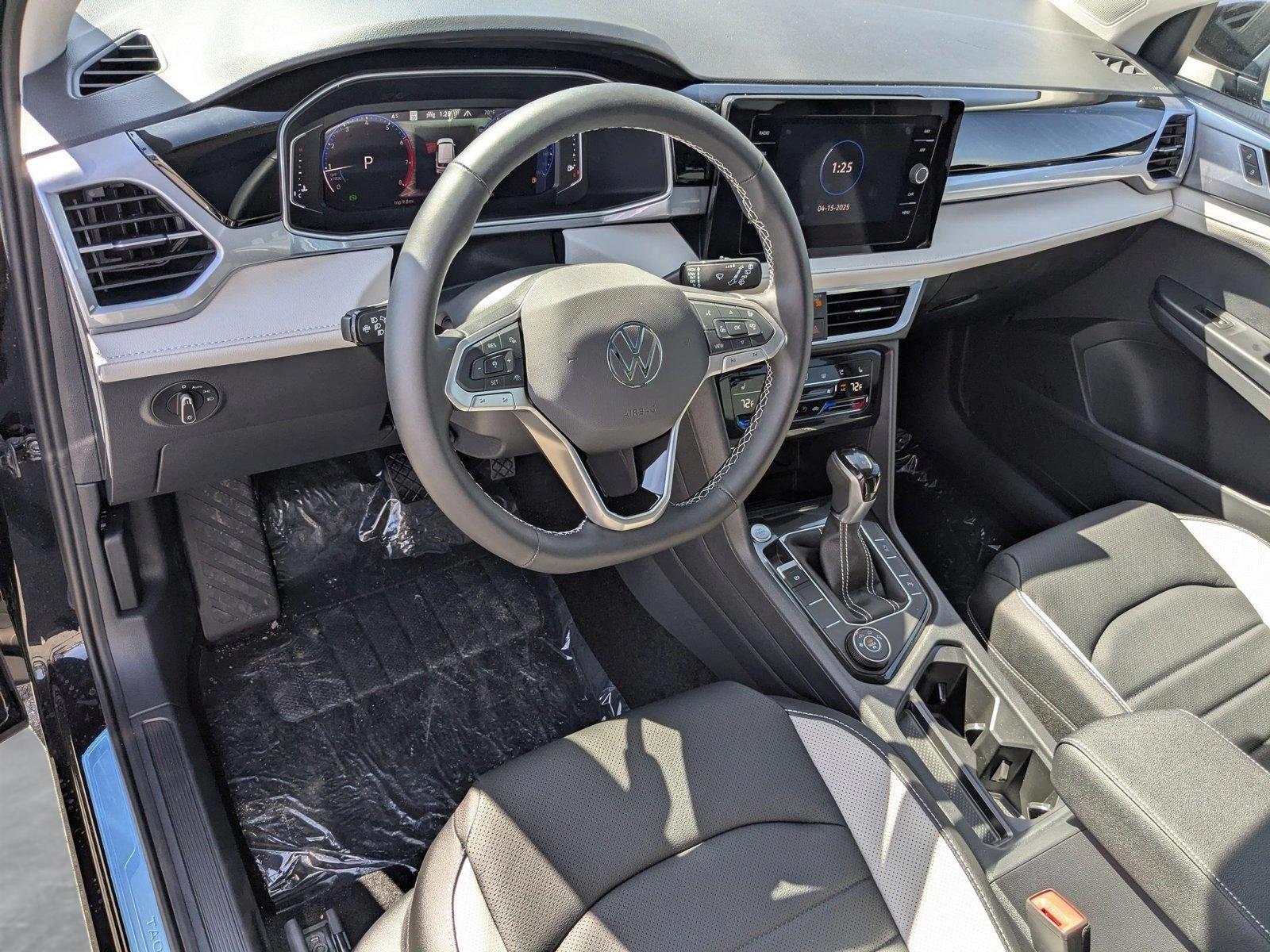 2025 Volkswagen Taos SEL photo 3