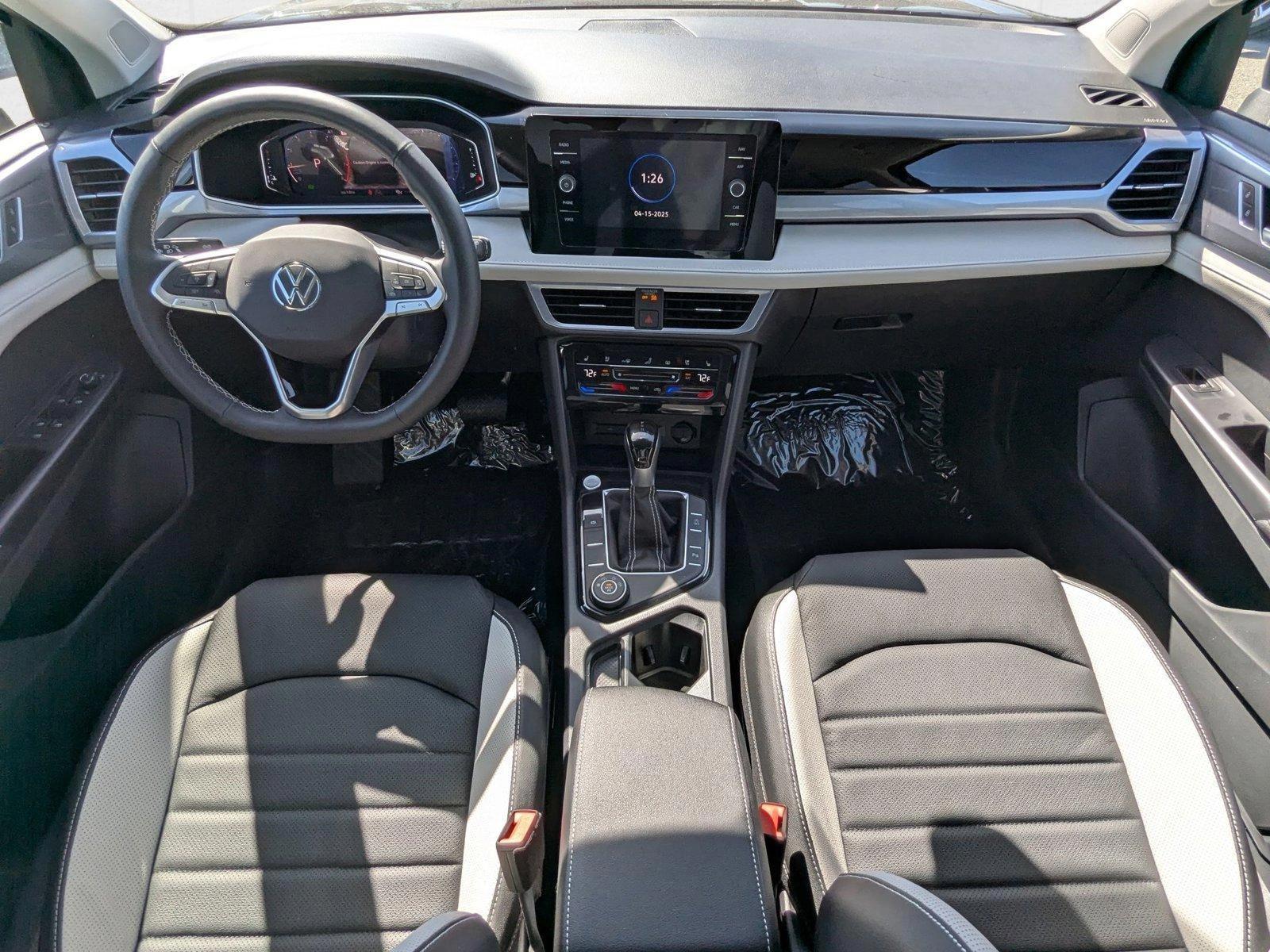 2025 Volkswagen Taos SEL - Photo 16