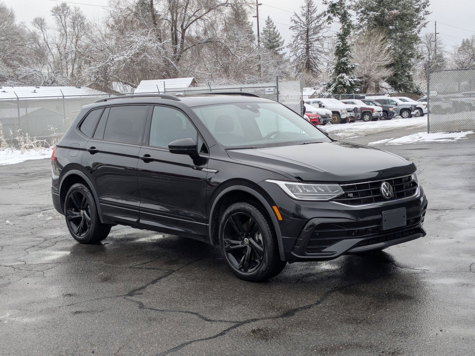 2023 Volkswagen Tiguan SE R-Line Black photo 2