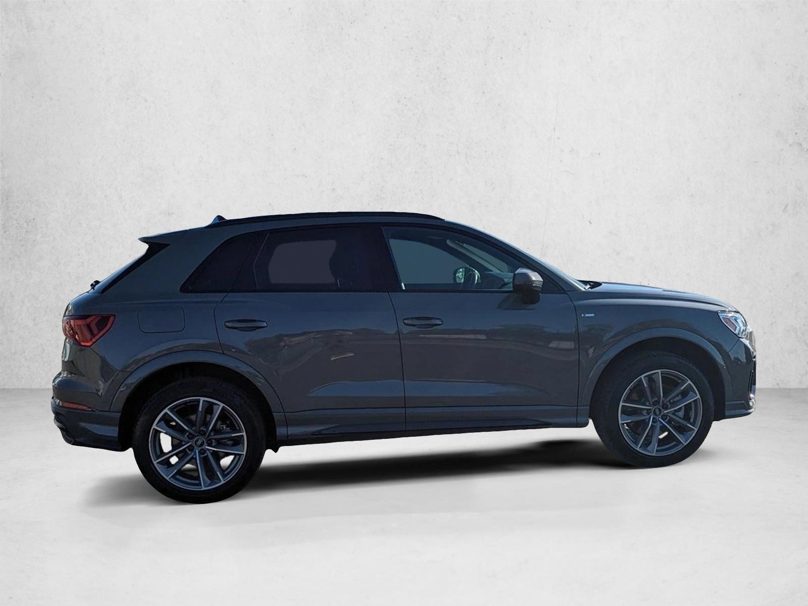 2022 Audi Q3 45 TFSI S line Premium photo 3