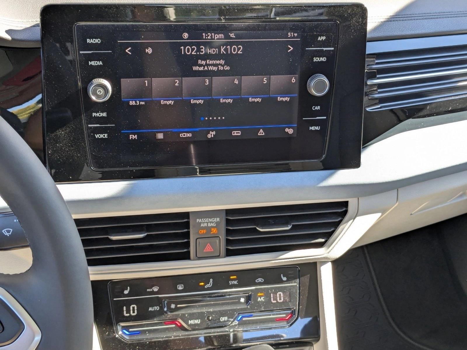 2025 Volkswagen Jetta SE - Photo 12