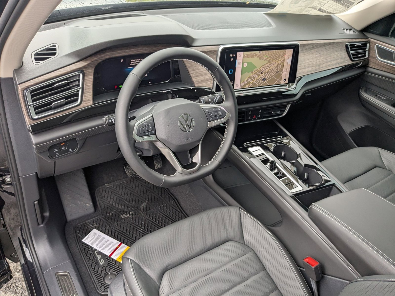 2025 Volkswagen Atlas SEL photo 3