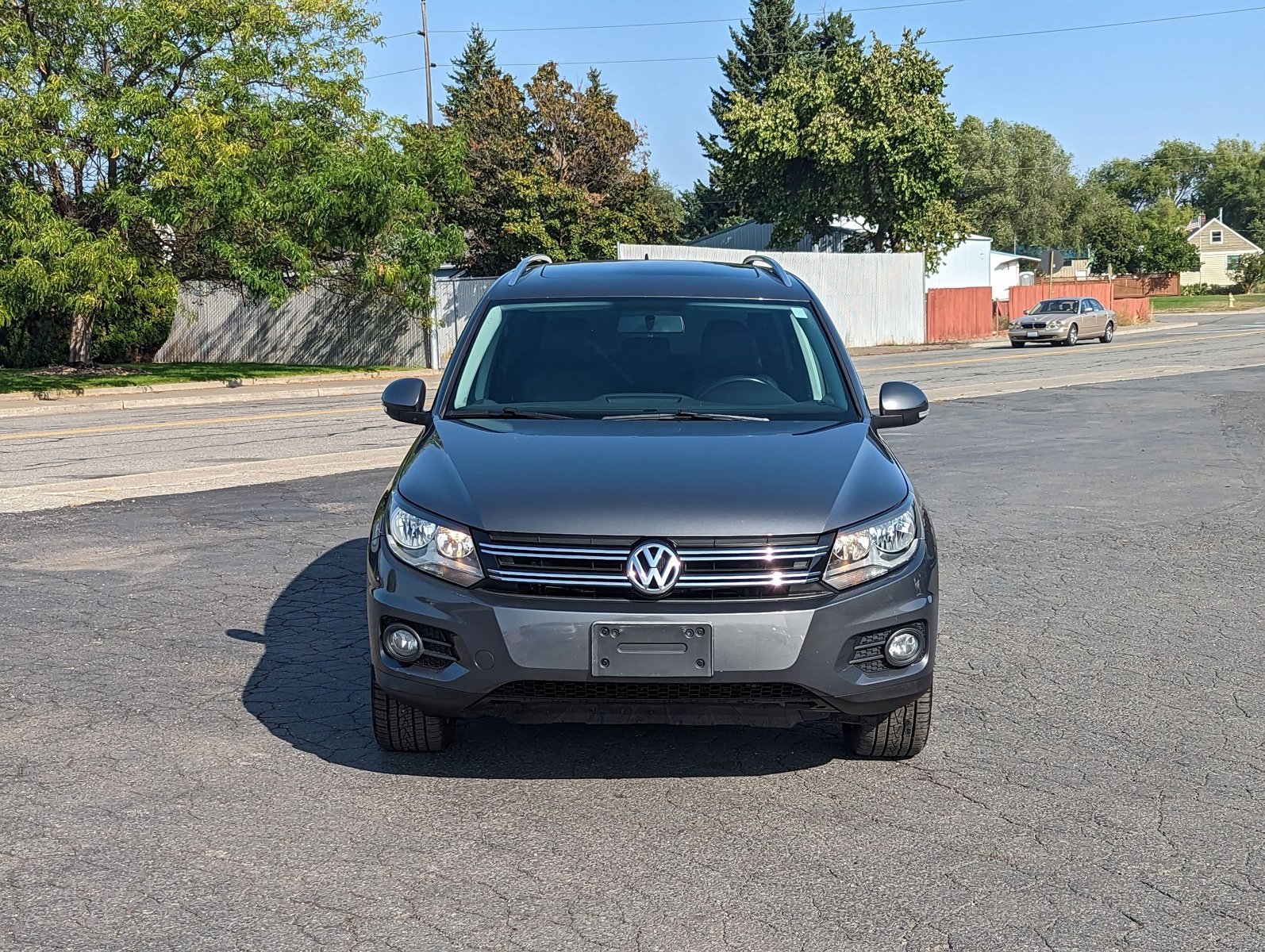2012 Volkswagen Tiguan SE photo 2
