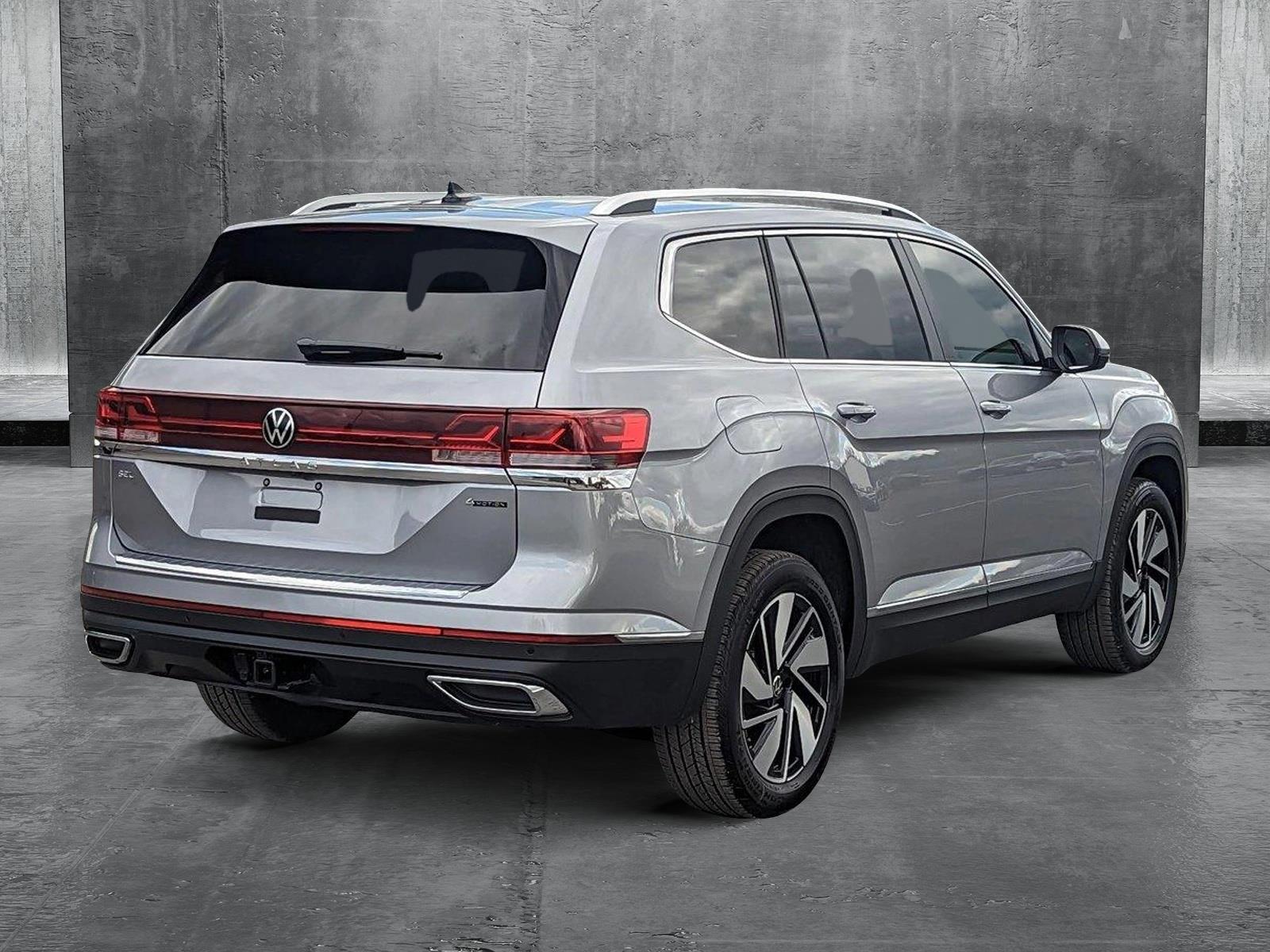 2025 Volkswagen Atlas SEL photo 2