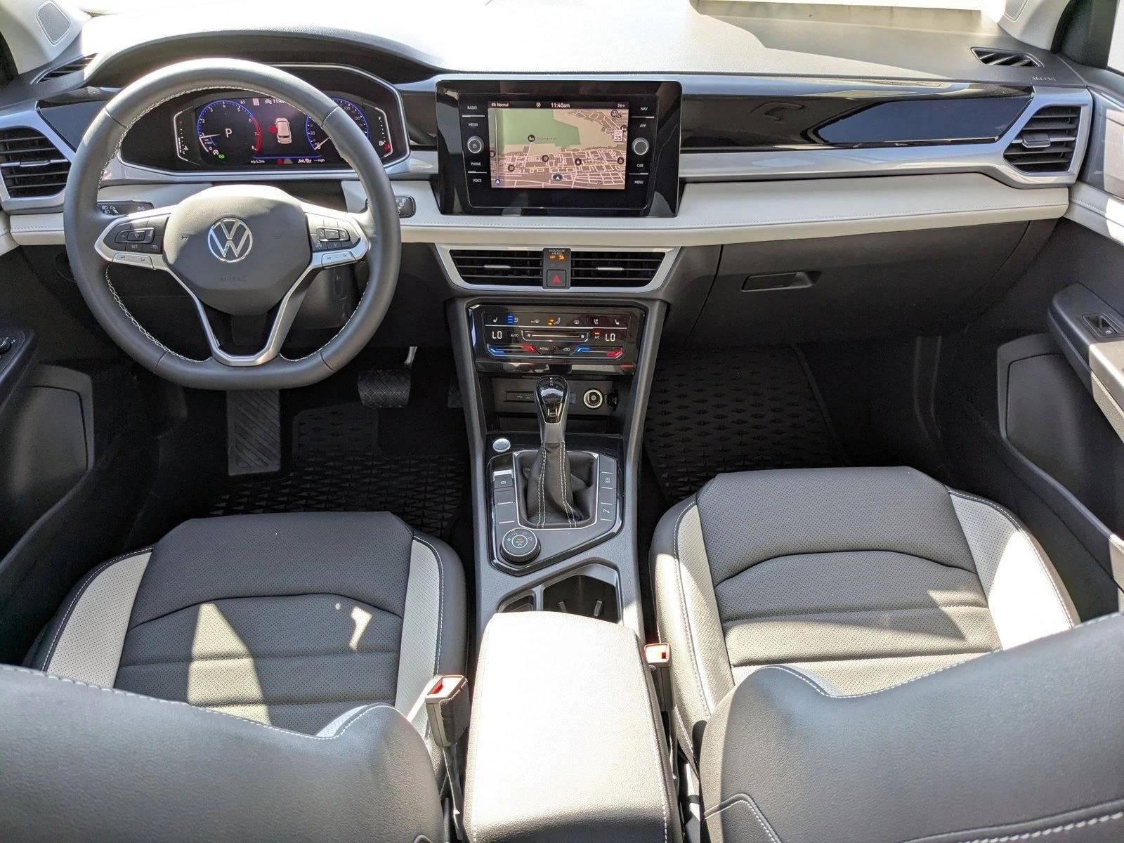 2025 Volkswagen Taos SEL - Photo 16