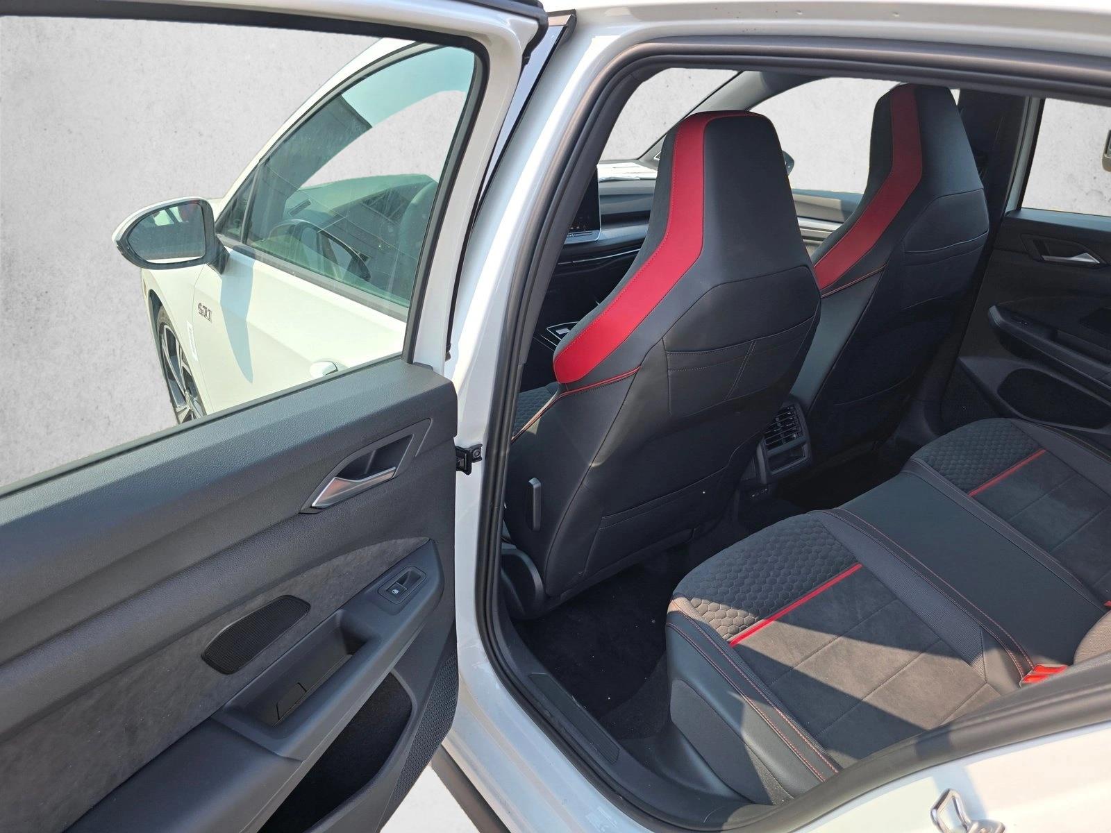 2025 Volkswagen Golf GTI SE - Photo 16