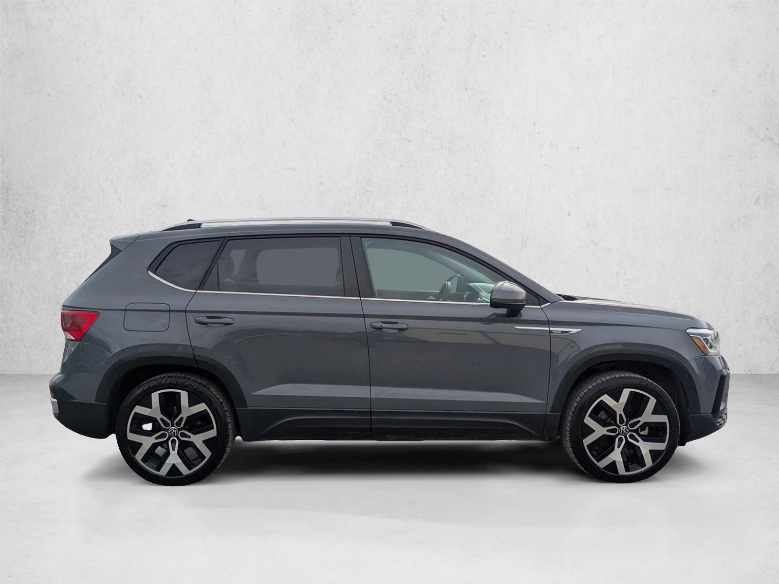 2022 Volkswagen Taos SEL photo 2