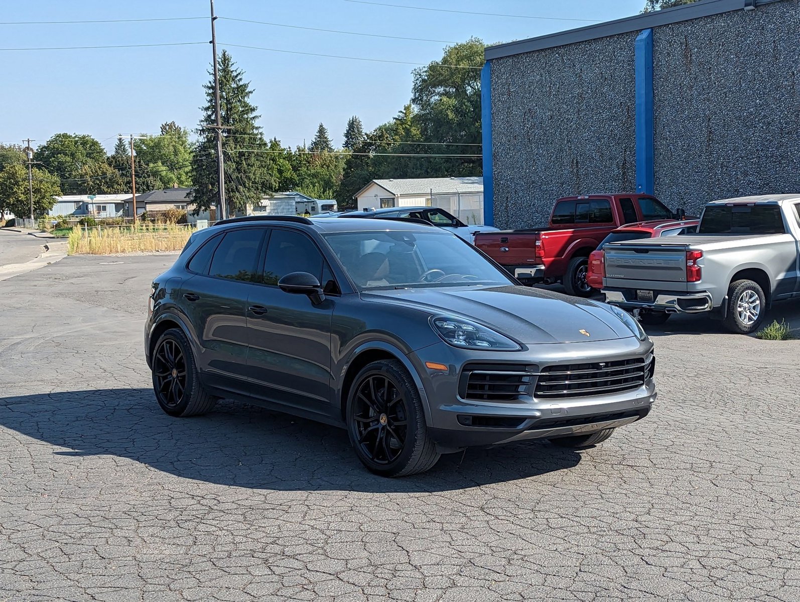 2023 Porsche Cayenne S photo 2