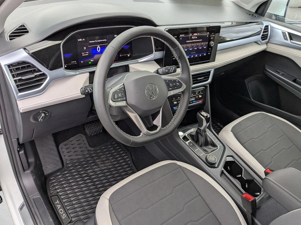 New 2025 Volkswagen Taos 1.5T SE SUV