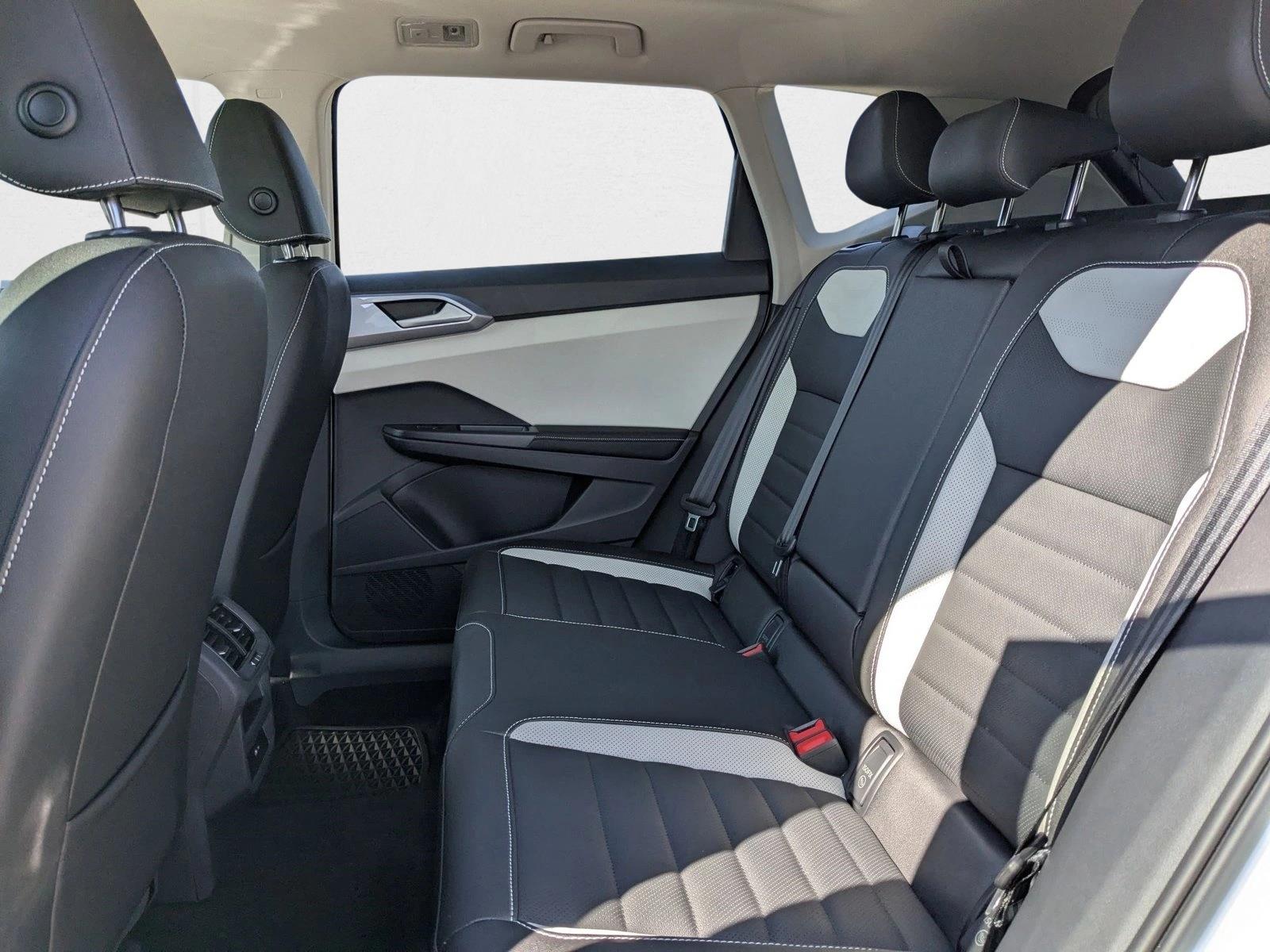 2025 Volkswagen Taos SEL - Photo 17