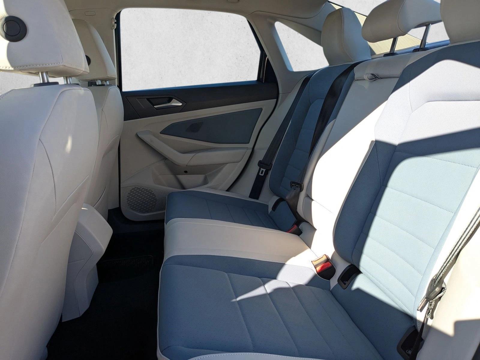 2025 Volkswagen Jetta SE - Photo 16