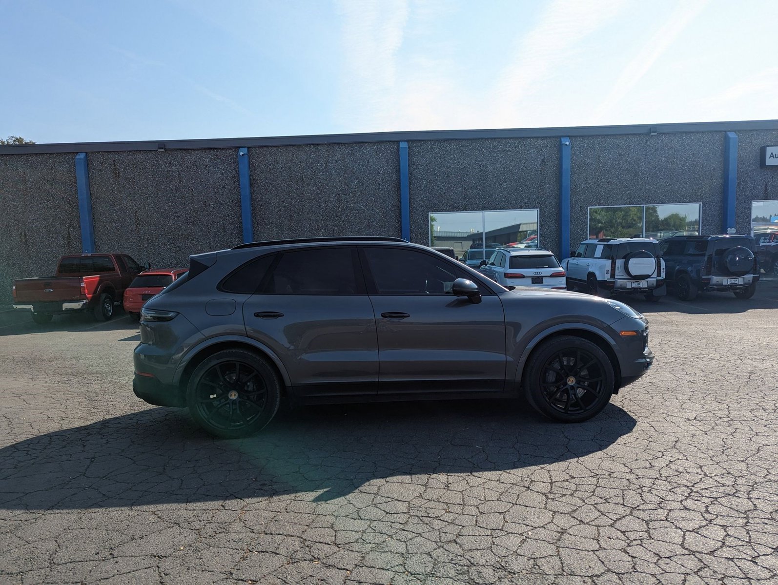2023 Porsche Cayenne S photo 3