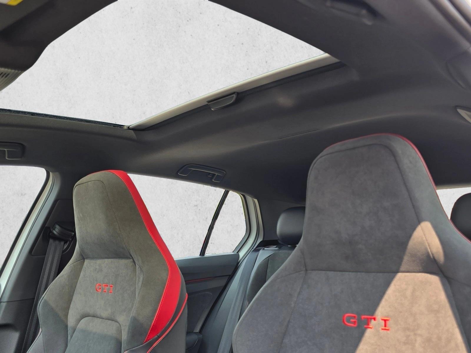 2025 Volkswagen Golf GTI SE - Photo 24