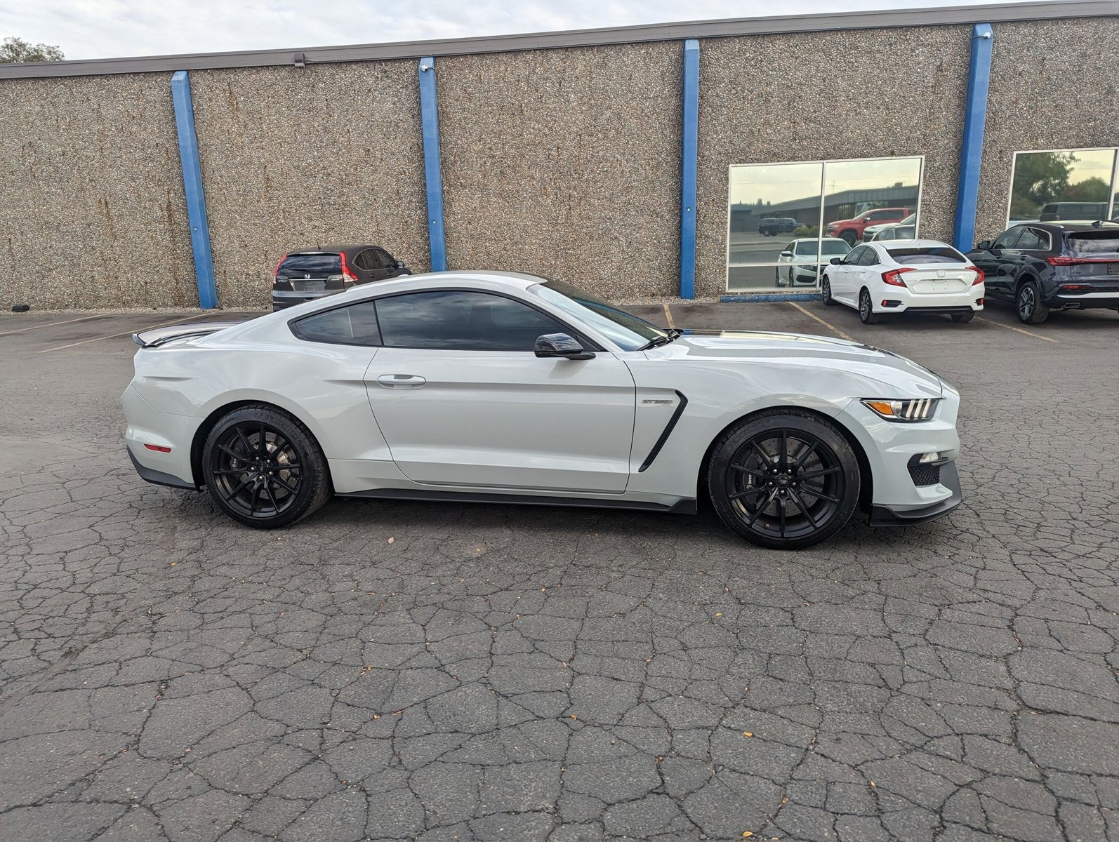 2017 Ford Mustang Shelby photo 4