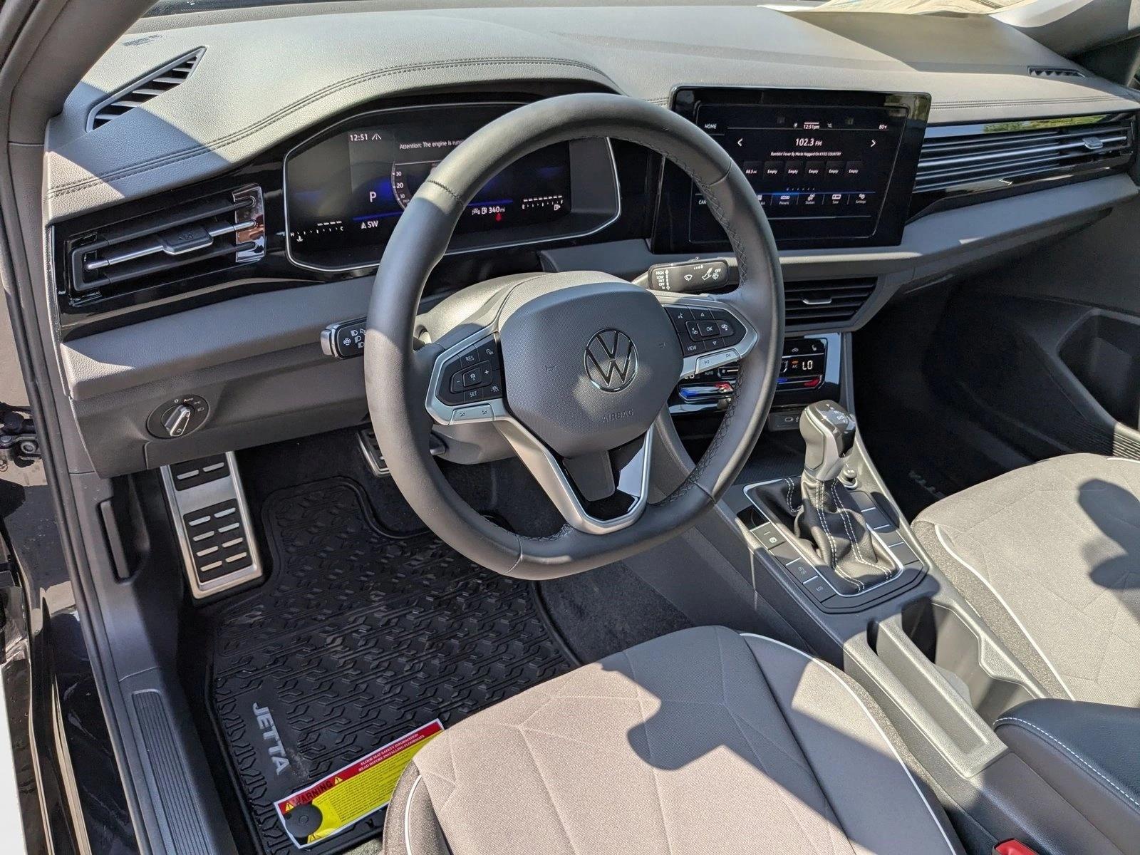 2025 Volkswagen Jetta 1.5T Sport photo 3