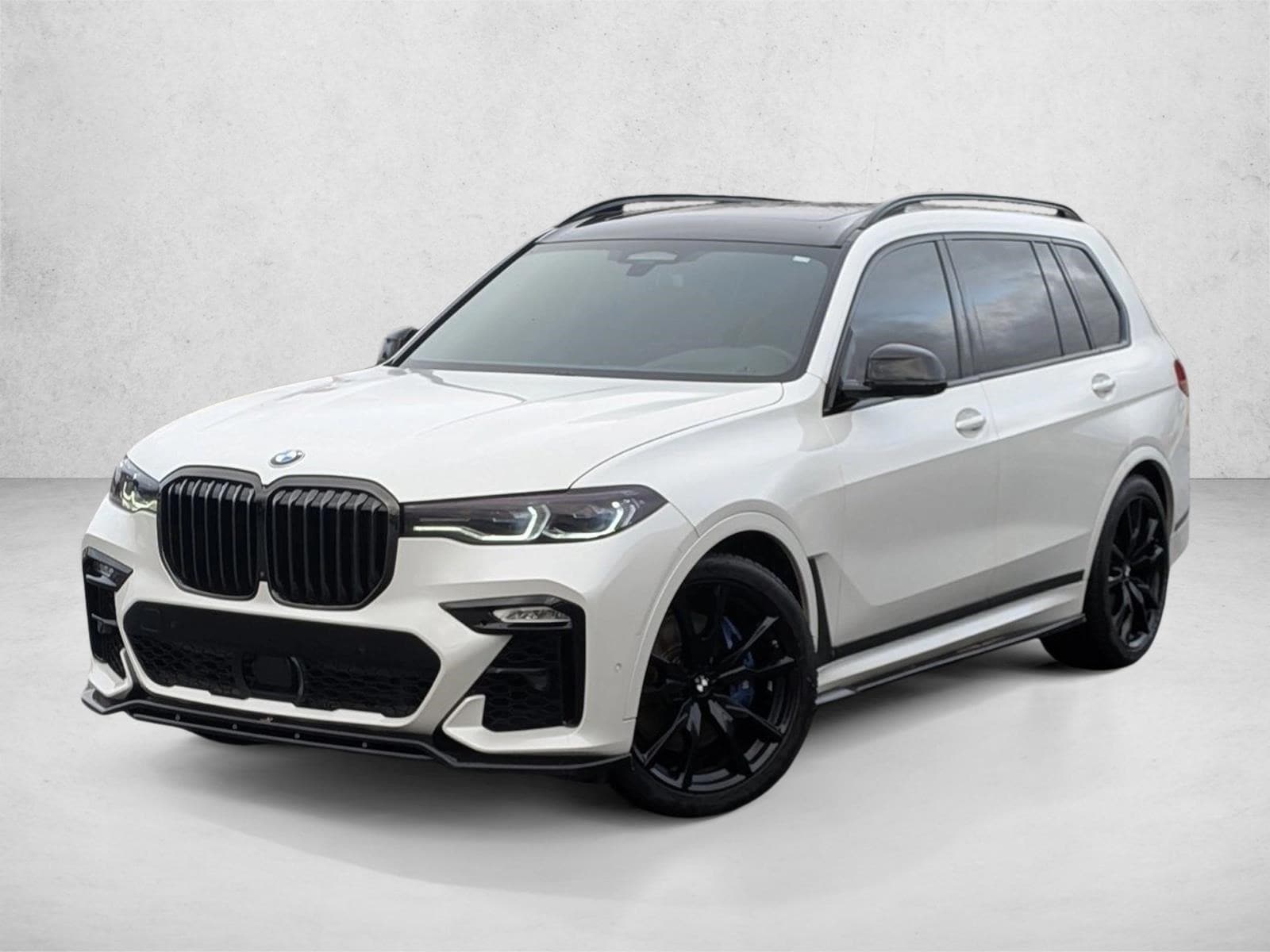 2022 BMW X7 M50i's photo