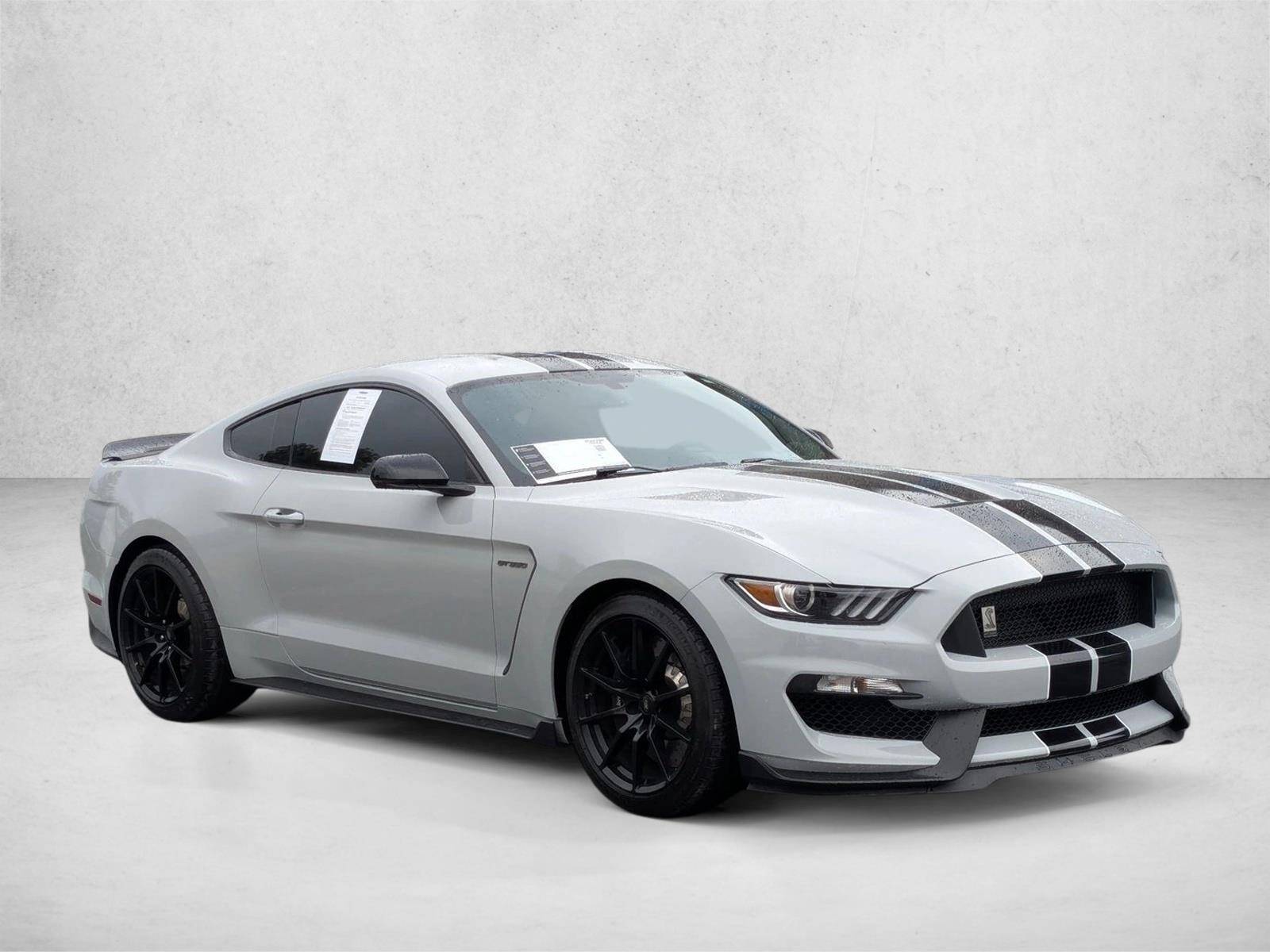2017 Ford Mustang Shelby photo 2
