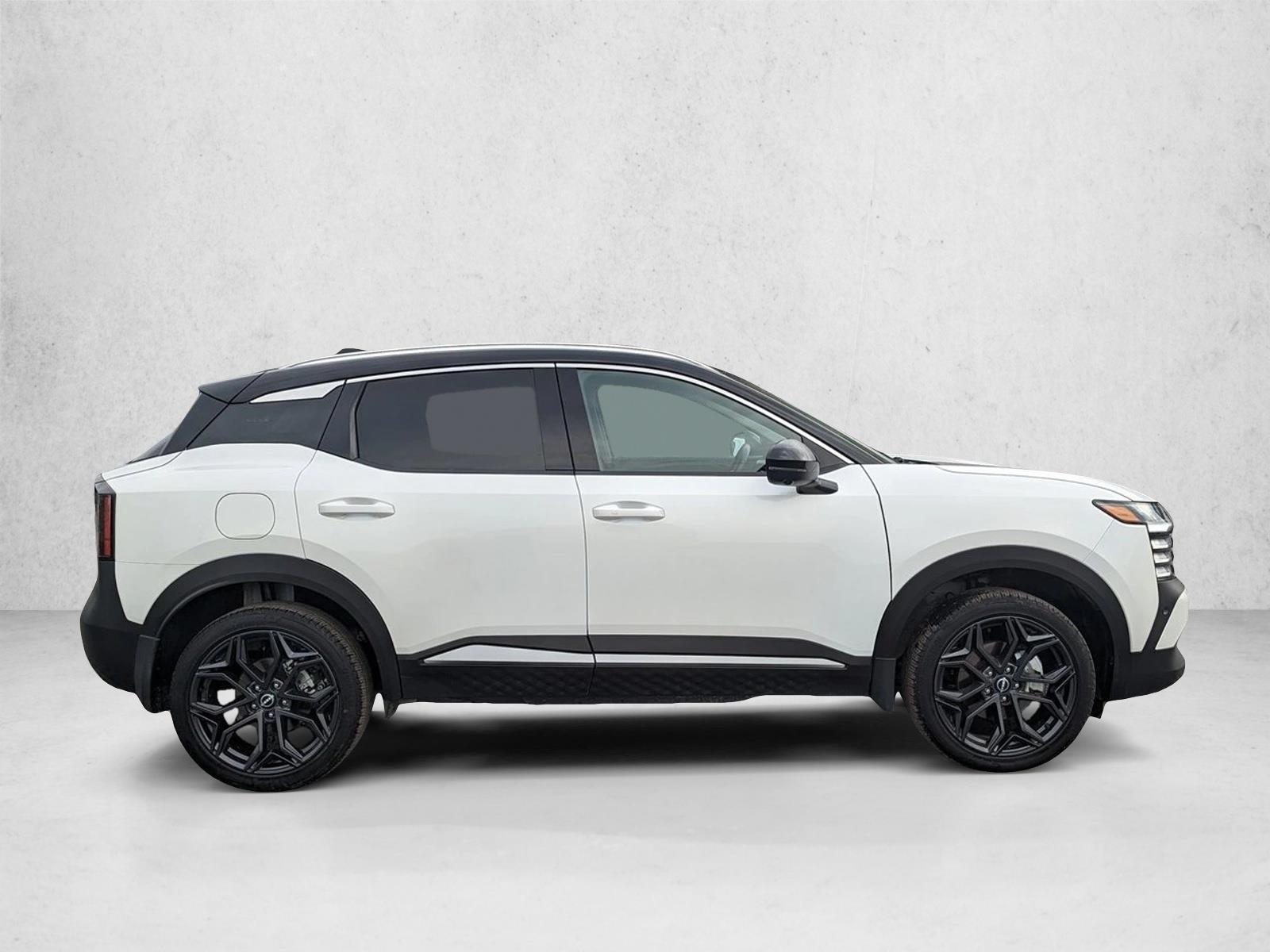 2025 Nissan Kicks SR photo 4